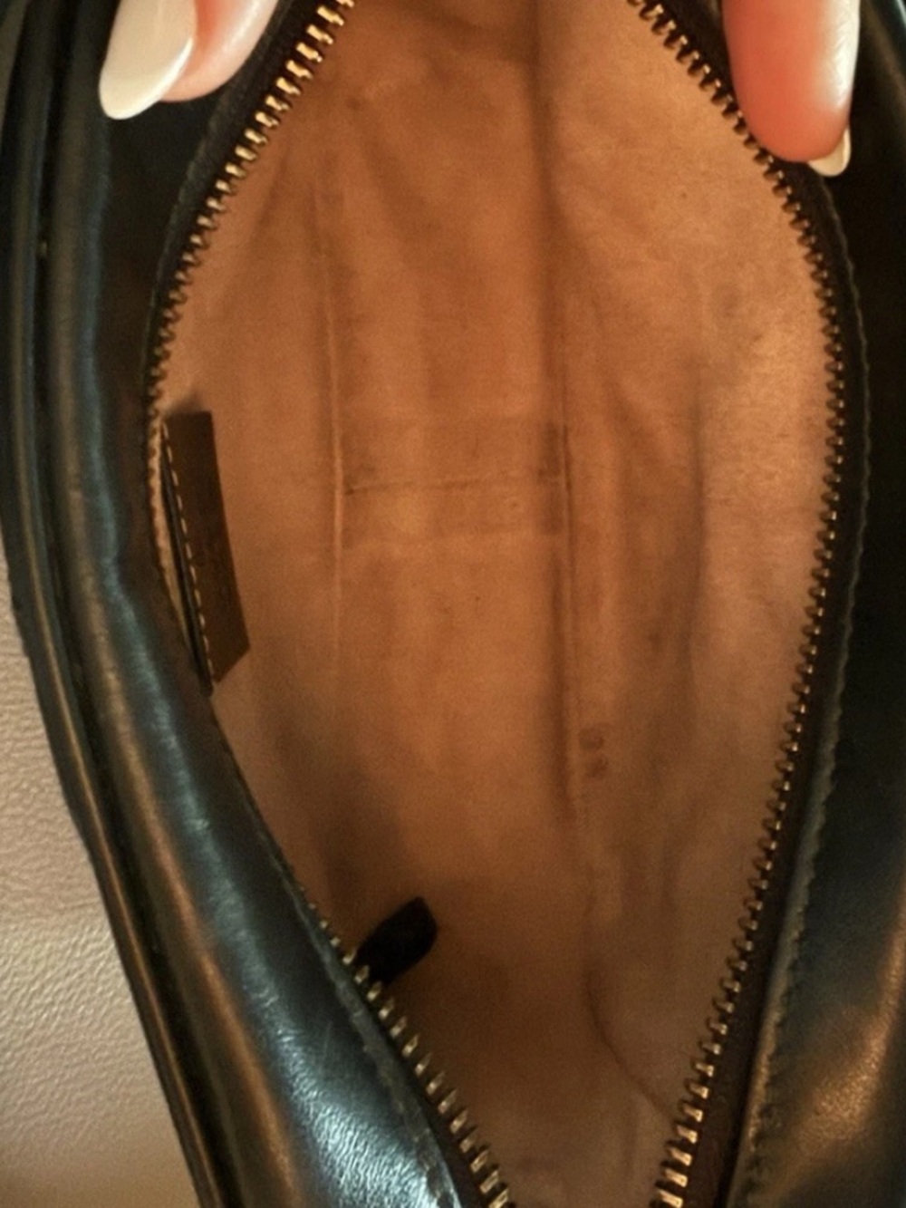 Gucci Black Leather Chevron Matelassé Crossbody with Gold GG - Picture 8 of 17
